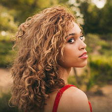 Izzy Bizu